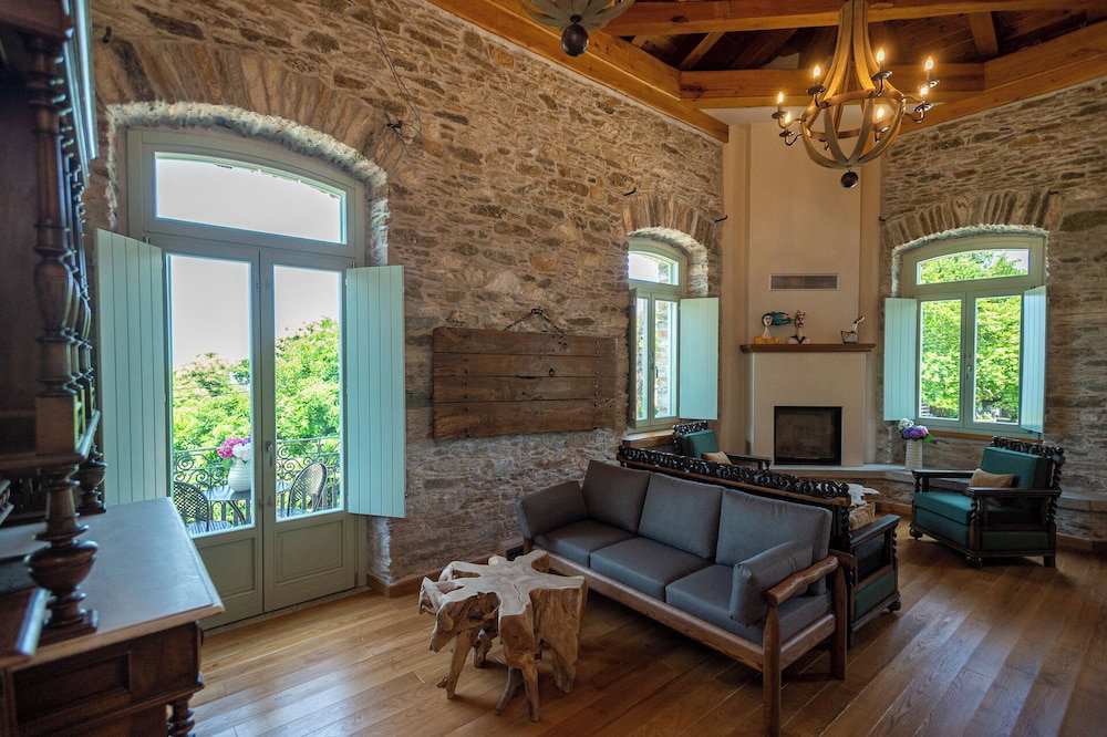 Nostos Country House