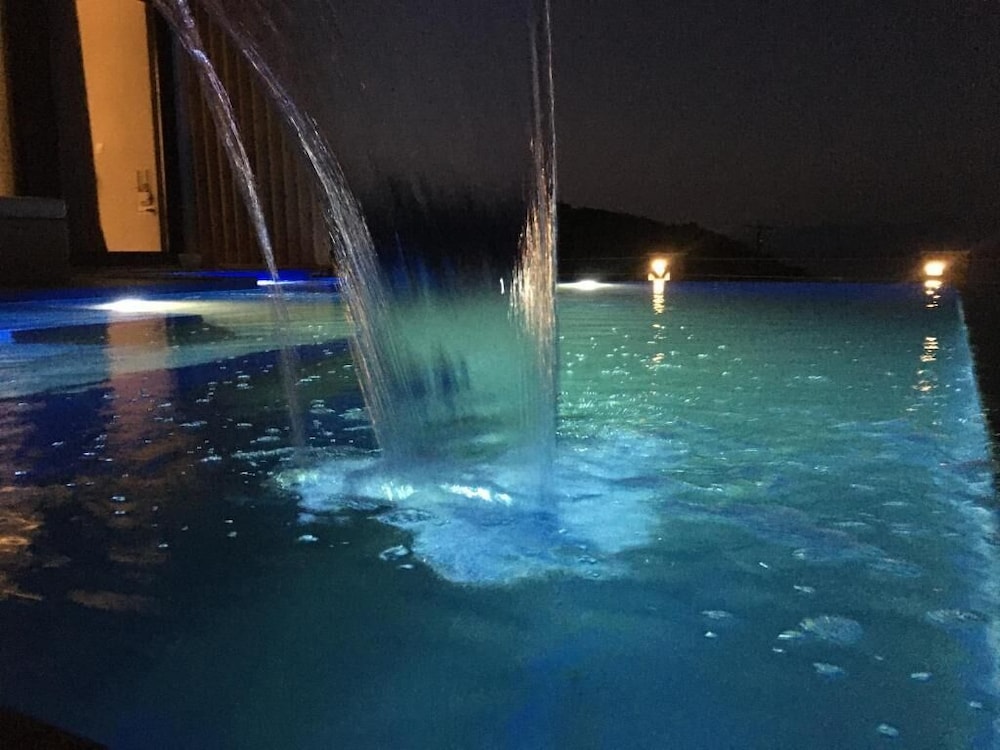 Hotel The Diamond Of Kriaritsi Private Pools