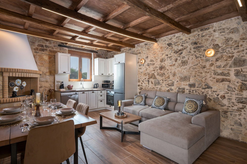 Hotel Stella S Traditional House Near The City