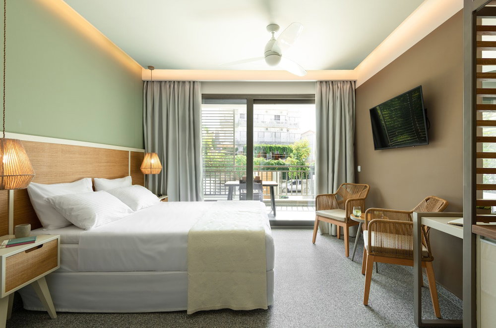 Hotel Eco Green Residences & Suites