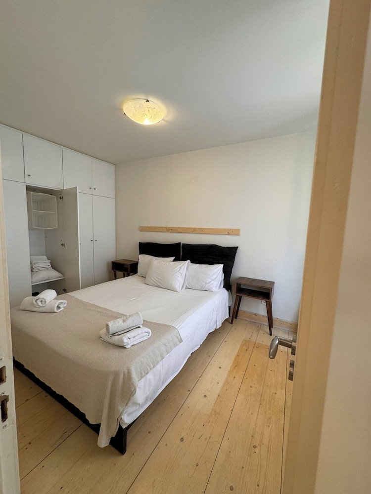The Centric Apt by Loc Hospitality
