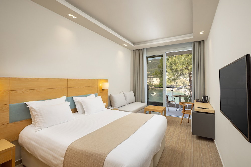 Akrotiri Beach Resort & Spa - Adult Friendly
