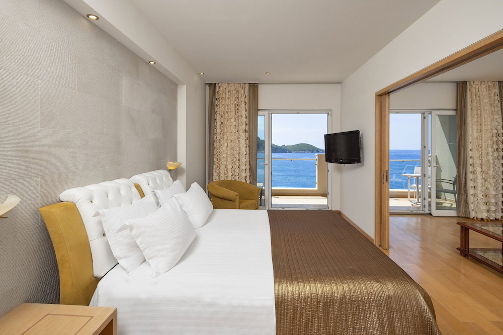 Akrotiri Beach Resort & Spa - Adult Friendly
