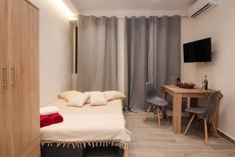 Hotel Contemporary Studios Old Port