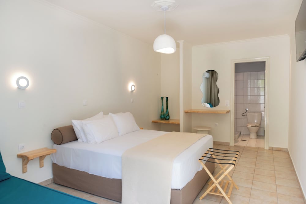 Ellinas Hotel