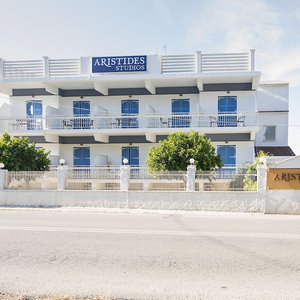 Hotel Aristides Studios cazare Perama