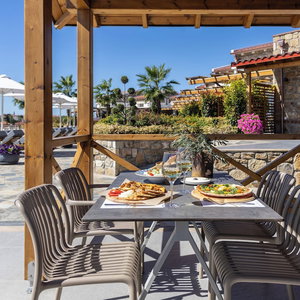 Hotel Akrolithos Luxury Suites cazare Nea Flogita