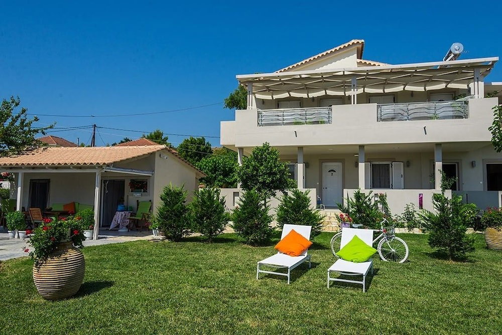 Hotel Tesys Studios & Apartments