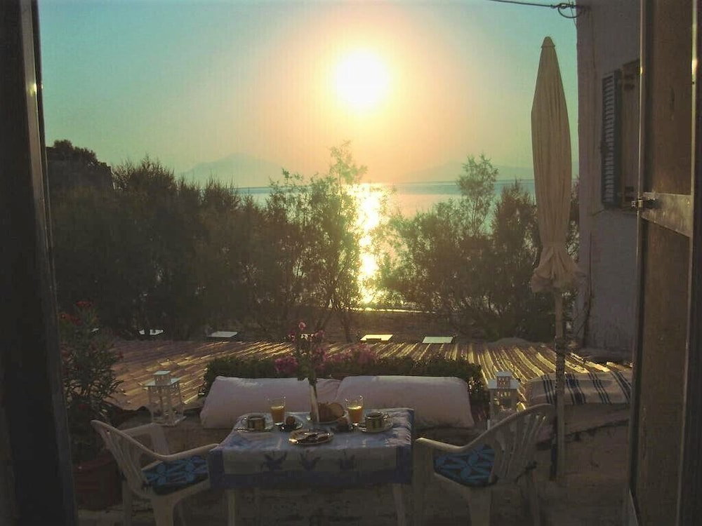 Hotel Alkistis Cozy By The Beach Apt In Ikaria Island, Therma Ground Floor