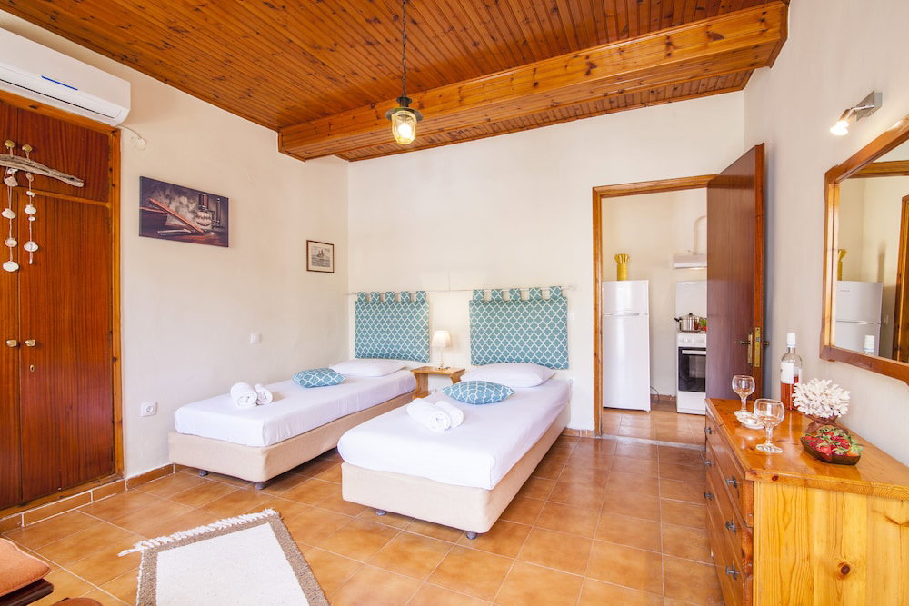 Hotel Old Barber Shop By Konnect, 1,2Km From Dassia Beach
