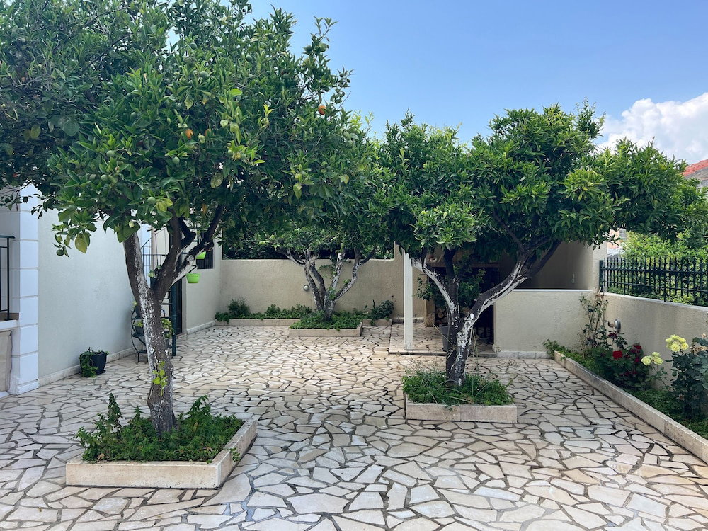 Hotel Kika Residence - 2 Bedroom House With Barbeque