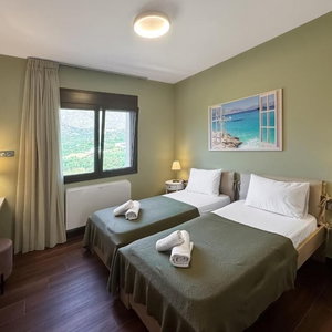 Hotel Amorelia Casa cazare Ayios Vasilios