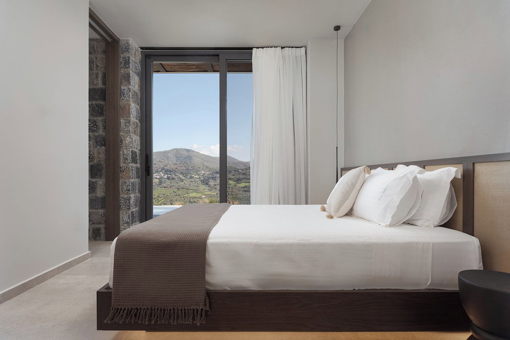 Neromai Cave Luxury Villas