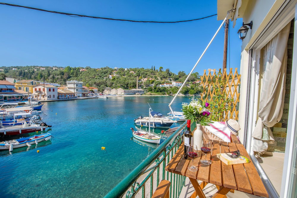 Hotel Loggos Panoramic Views Electra By Konnect