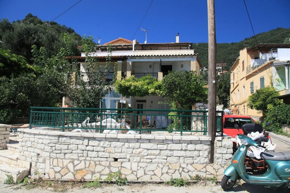 Chrissa In Katavolos