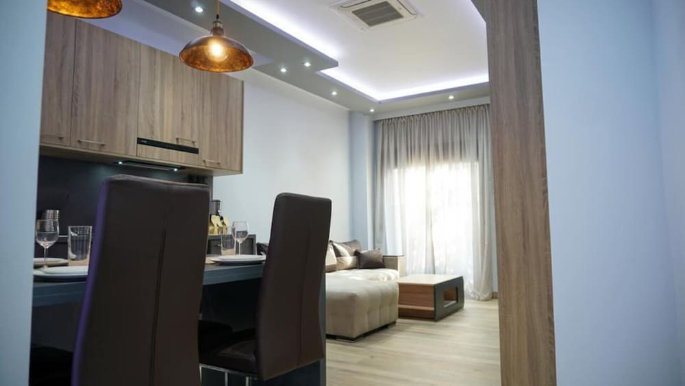 Hotel 1 Bed Apartment - Sleeps 4 - Parking, Wifi