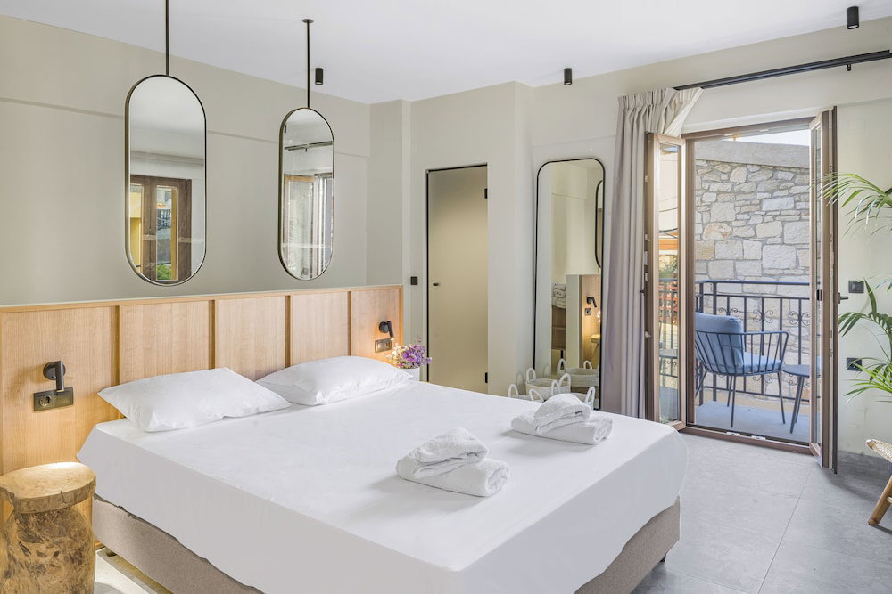 Hotel Achatis Suites