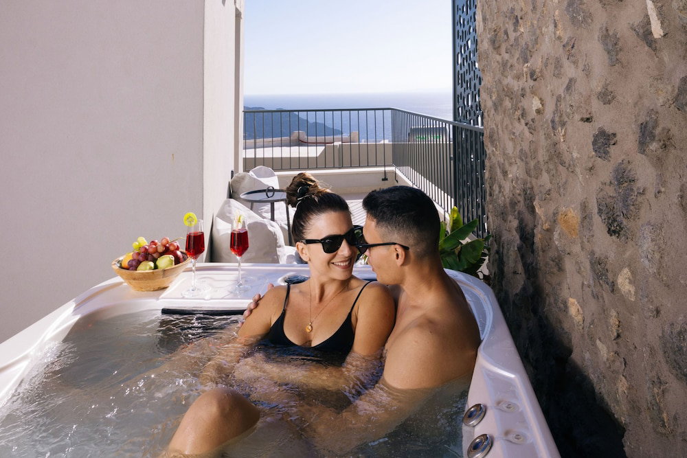 Hotel Mirthea Suites
