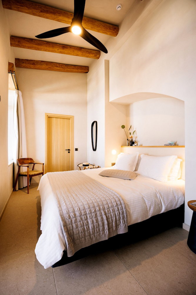 Mirthea Suites
