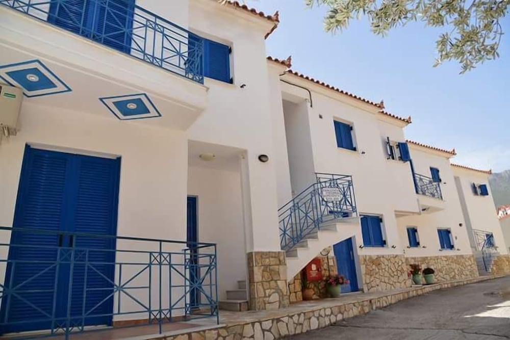Hotel Matina Apartments Tyros