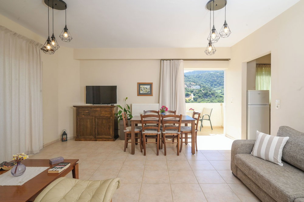 Antonis Apts & Retreats