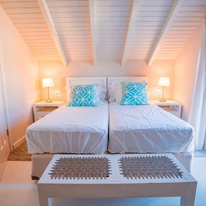 Hotel Irinis Bayside Loft cazare Asos