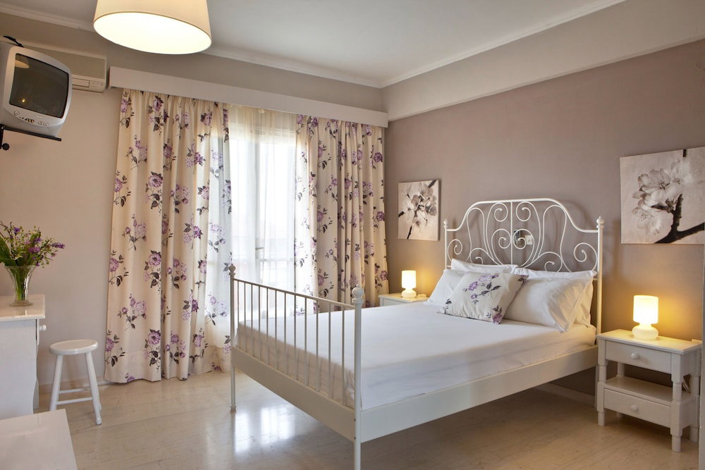 Hotel Mirtia Studios