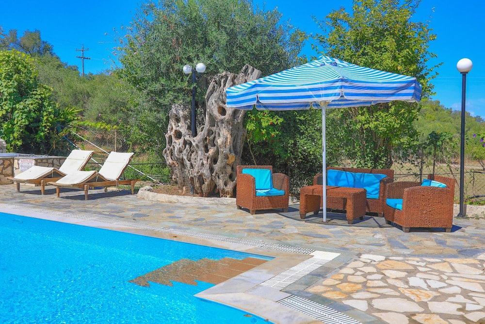 Hotel Villa Lianolia In Pelekito Corfu