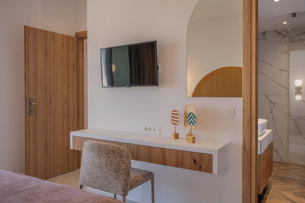 Sirocco Lux Villas