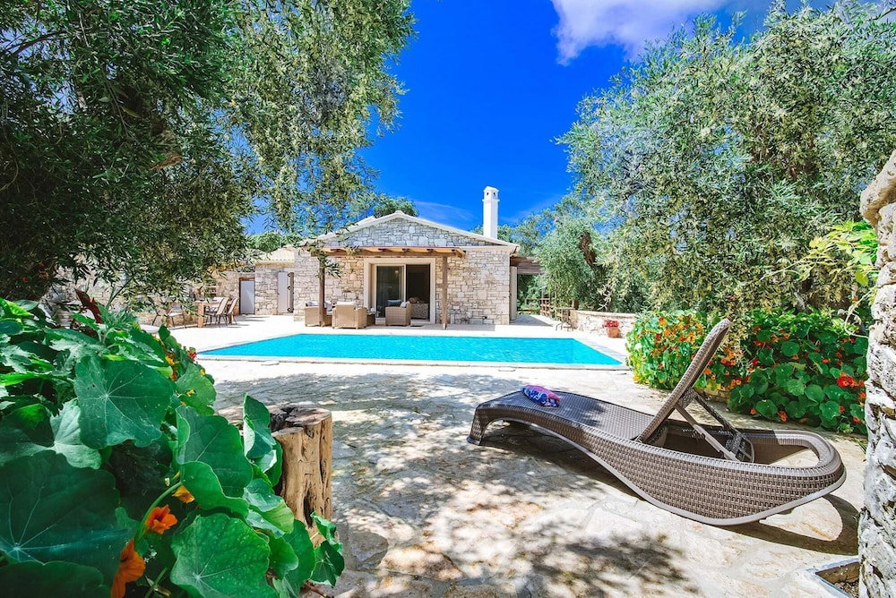 Hotel Aristea - 2 Br Villa Surrounded By Olive Groves