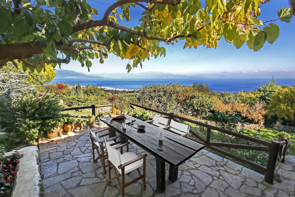 Hotel Ampelos Estate