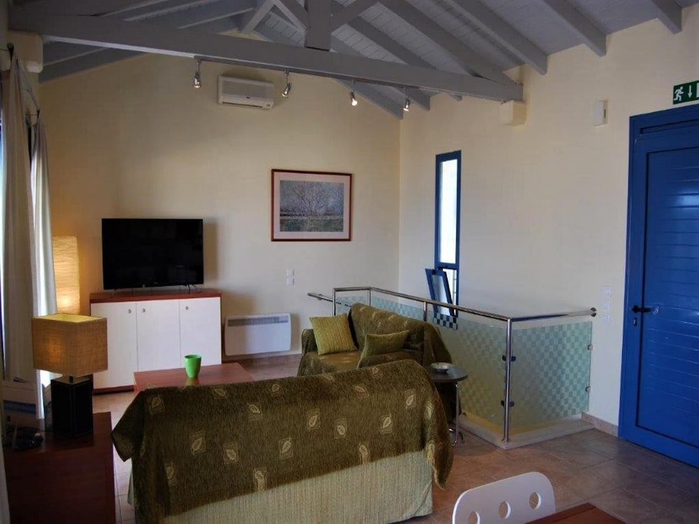 Bohemia Beach House Villa Near North-East Coast