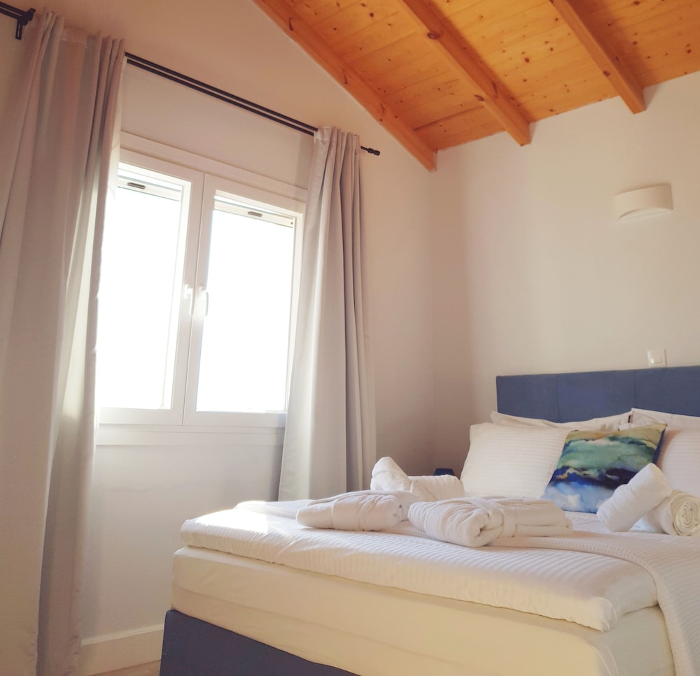 Reiki Luxury Villas