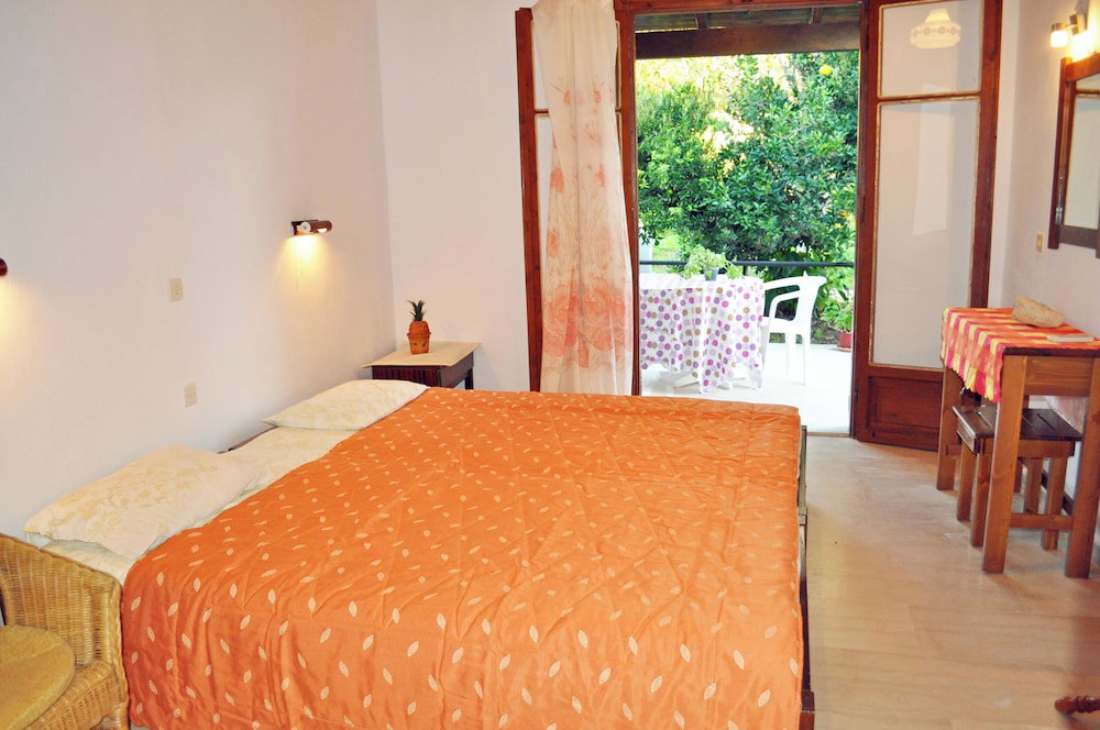 Beach House Yannis In Agios Gordios Beach On Corfu