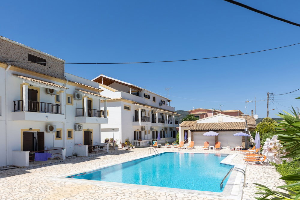 Hotel Dora Pool Studios By Konnect, 150M From The Beach