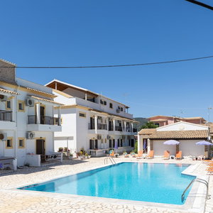 Hotel Dora Pool Studios By Konnect, 150M From The Beach cazare Argyrades