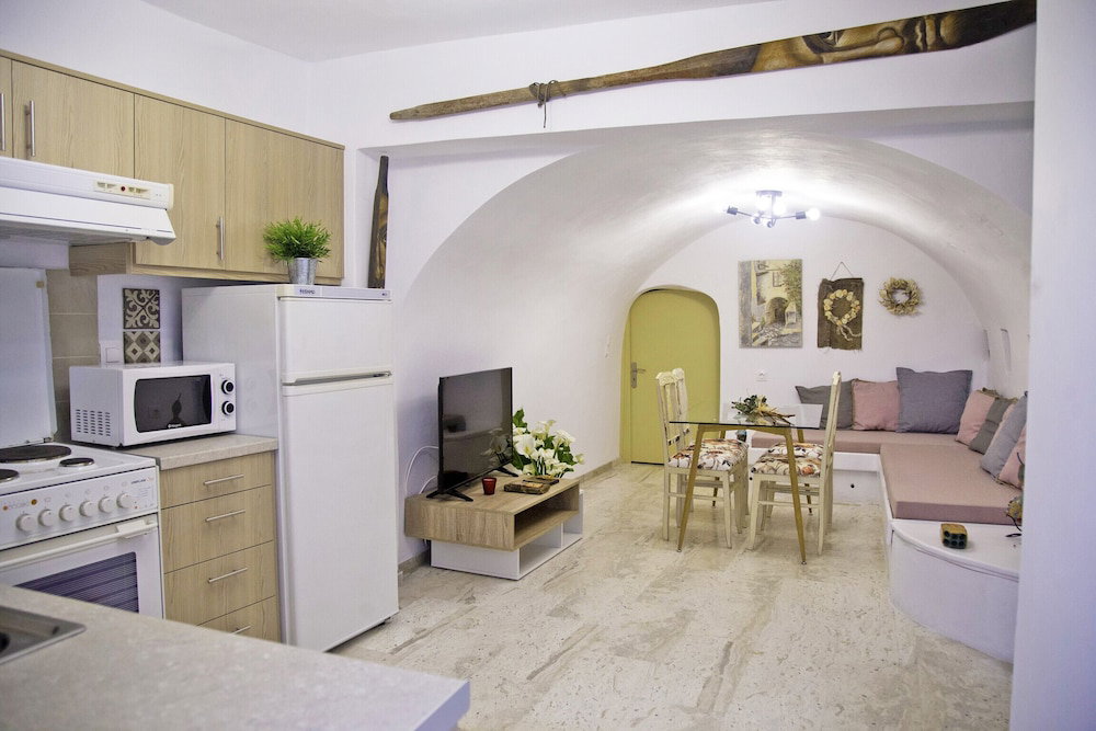 Hotel Areopolis Art Apartment