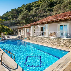 Hotel Villa Fantasia In Katavolos cazare Nisaki