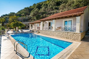 Hotel Villa Fantasia In Katavolos cazare Nisaki