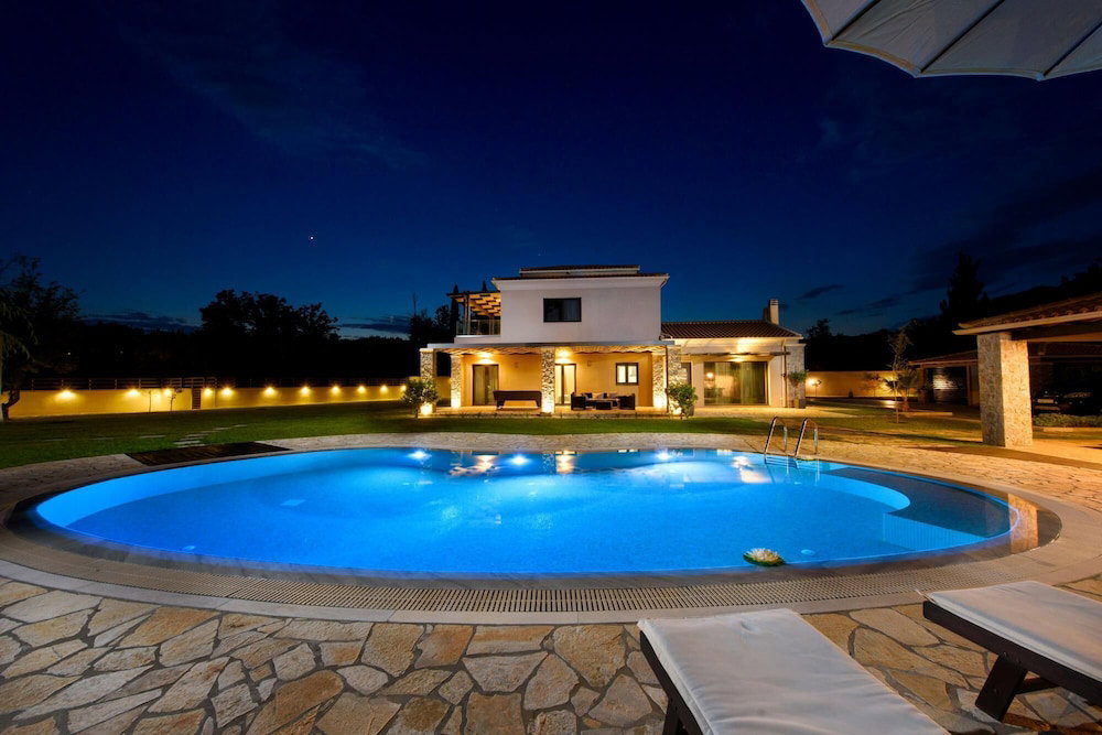 Hotel Villa Black White Dassia