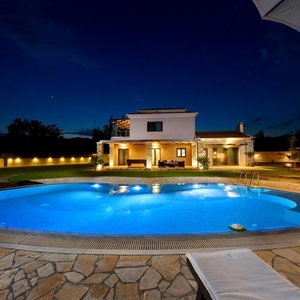 Hotel Villa Black White Dassia cazare Dassia