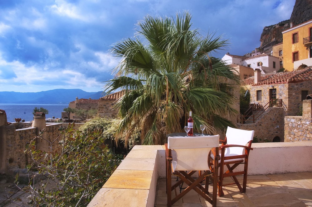 Hotel Menexes Suites Monemvasia