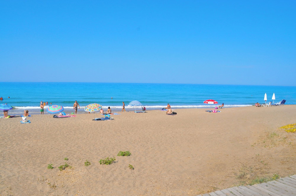 Hotel Beachfront Holiday Houses Yannis On Agios Gordios Beach