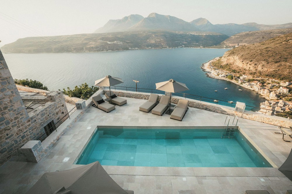 Hotel Nest Limeni