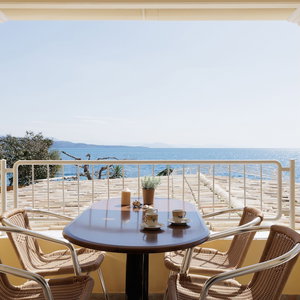 Hotel Salt And Sun Apartments By Konnect, Kaminaki Beach cazare Nisaki