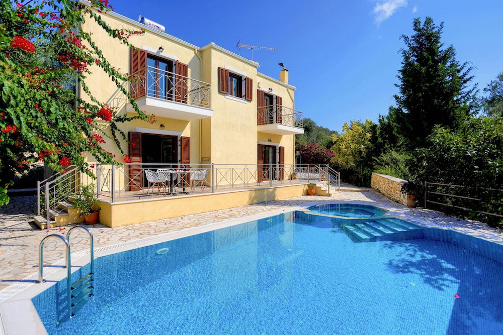 Hotel Villa Aloni In Paxi With 2 Bedrooms And 3 Bathrooms