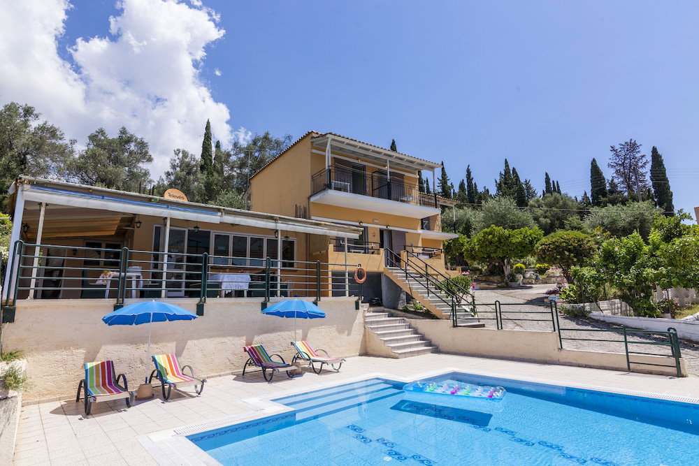 Hotel Ipsos Pool Apartments, Elena & Maria By Konnect
