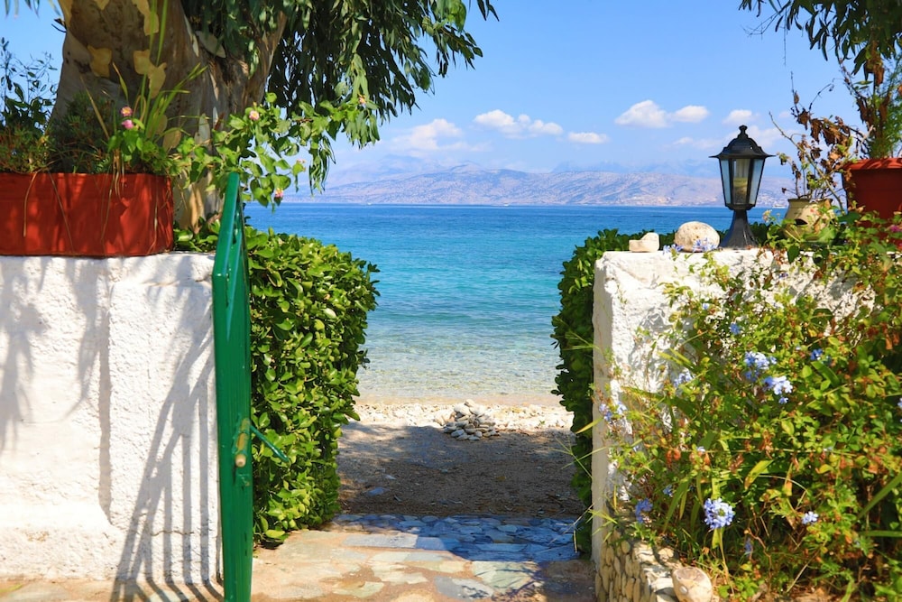 Hotel Beach Villa Varvara