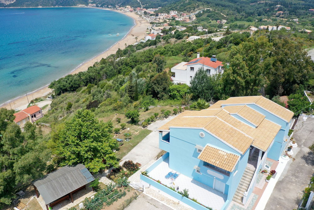 Hotel Agios Georgios - 2 Beds - Sleeps 5 - Free Parking