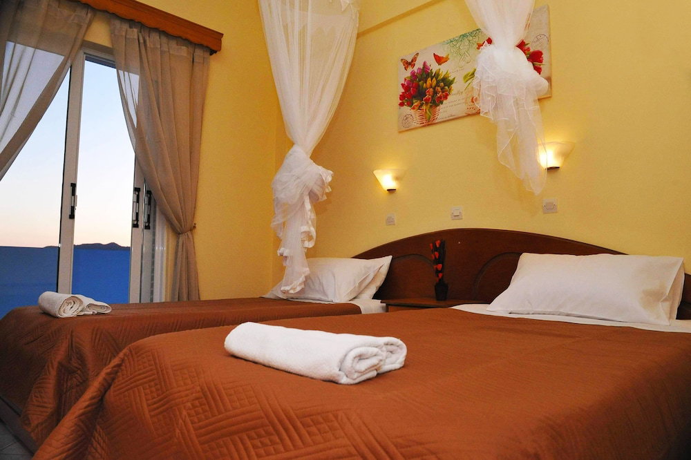 Agios Georgios - 2 Beds - Sleeps 5 - Free Parking